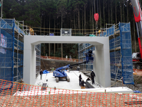 水無川砂防施設群の無人化施工 写真